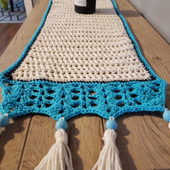 Table Runner Crochet Handmade - Picture 3 of 4